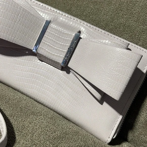 🥰🥰Betsey Johnson XOBOW Wallet🥰🥰 - Picture 2 of 11